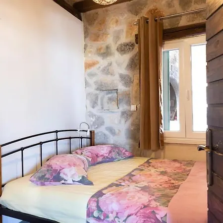 Split Rustic House On The Hill For 10 People *