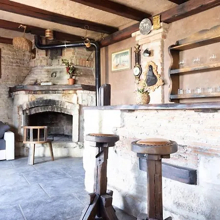 Split Rustic House On The Hill For 10 People Vila *