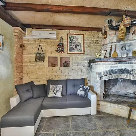 Split Rustic House On The Hill For 10 People Villa