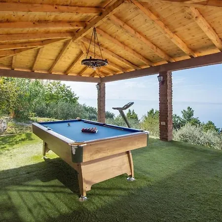 Split Rustic House On The Hill For 10 People