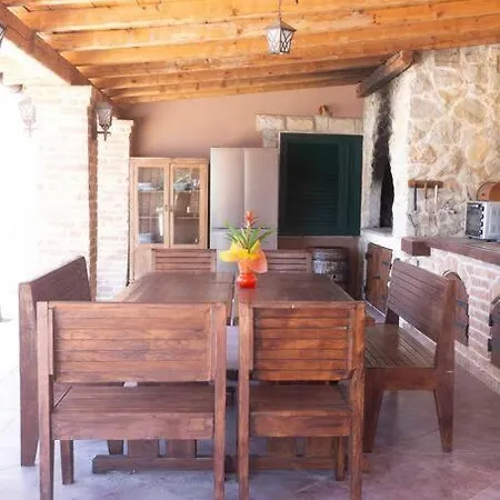 Split Rustic House On The Hill For 10 People Villa Podstrana