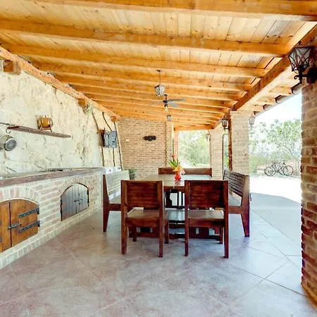 Split Rustic House On The Hill For 10 People