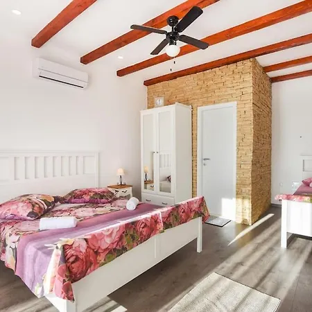 Villa Split Rustic House On The Hill For 10 People Podstrana
