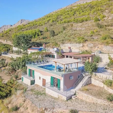 Split Rustic House On The Hill For 10 People Villa