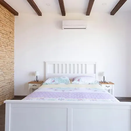 Split Rustic House On The Hill For 10 People
