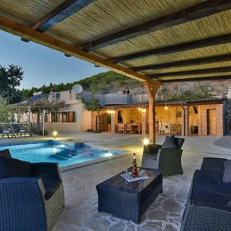 Split Rustic House On The Hill For 10 People