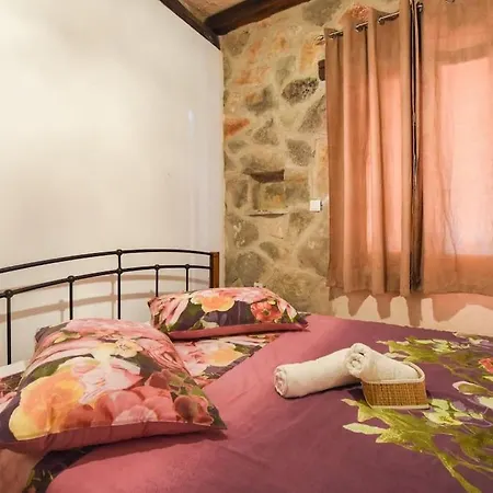 Split Rustic House On The Hill For 10 People Villa