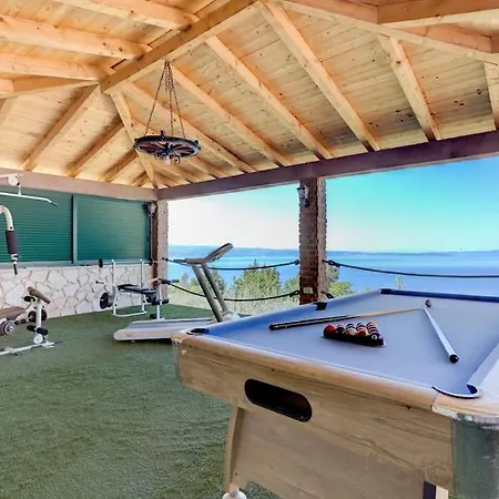 Split Rustic House On The Hill For 10 People *