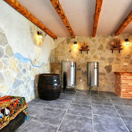 Villa Split Rustic House On The Hill For 10 People