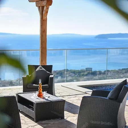 Split Rustic House On The Hill For 10 People Villa