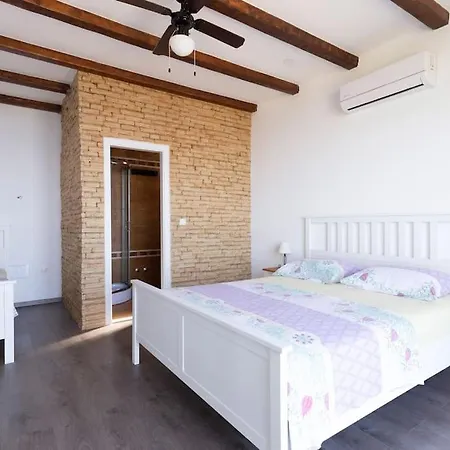 Split Rustic House On The Hill For 10 People Villa *